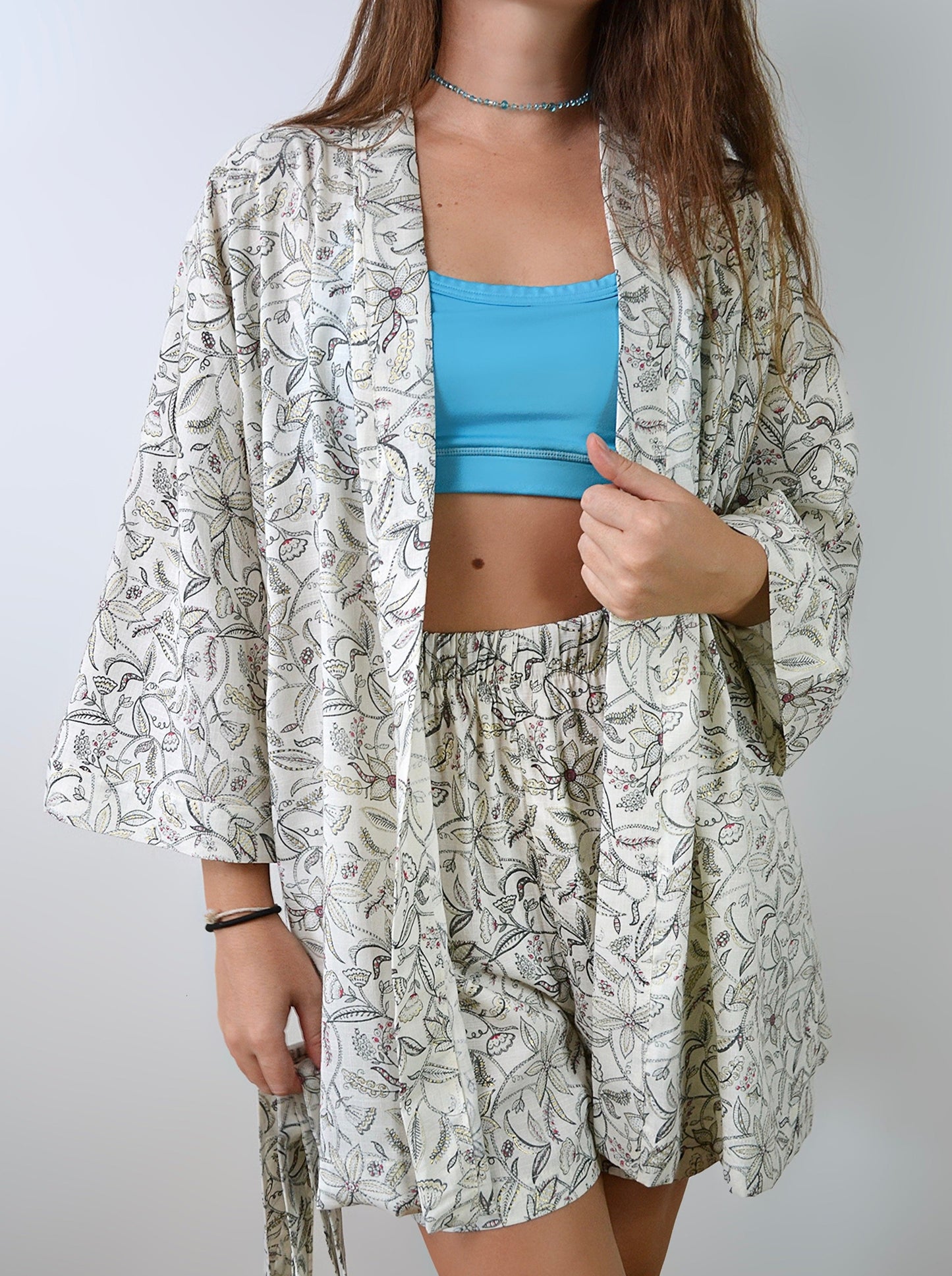 Kimono and shorts set / White flowers (premium cotton)
